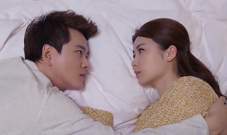 美女吻,美女深情吻的甜蜜瞬间